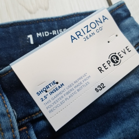 Arizona juniors mid rise denim Jean "shortie" short 2.5" inseam Size 1 NWT - Picture 3 of 15